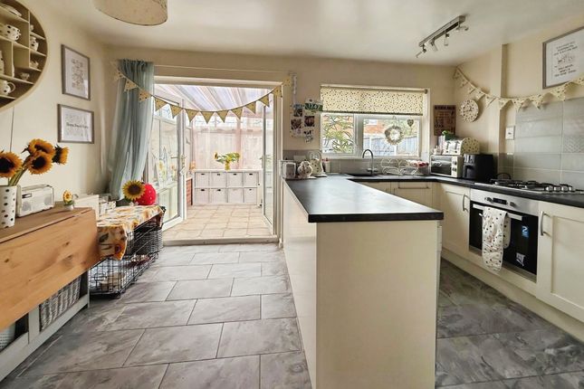 113, Longfellow Green, Kidderminster photo 4