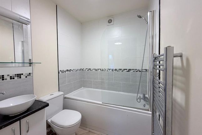Flat 6, Lennox House, 40 Henrietta Street, Ashton-Under-Lyne photo 3