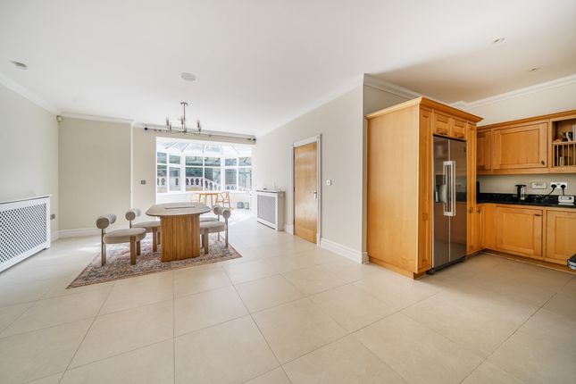 3, Jersey Place, Ascot photo 3