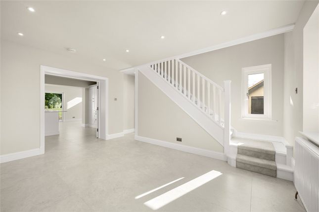 Chalk Lane, Leatherhead photo 2