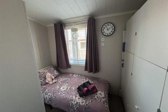 37, Thriftwood, Plaxdale Green Road, Sevenoaks photo 2