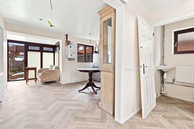 2, Rayside, Basildon photo 3