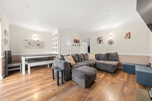 17, Fleet Close, Berkshire photo 4