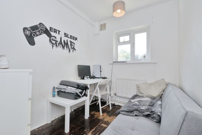 Flat for sale in Gregory Crescent, London