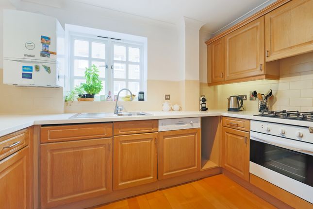 Flat 5 Wavel Court 10, Garnet Street, London photo 4