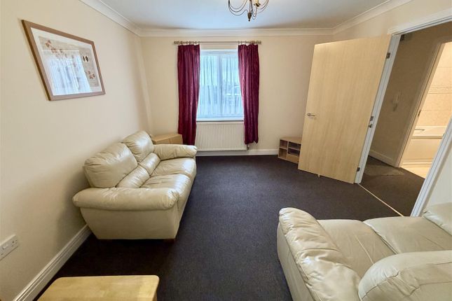 33, Pooler Close, Telford photo 3