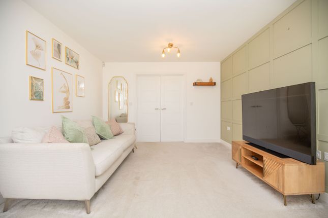 18, Fieldon Drive, Atherstone photo 4