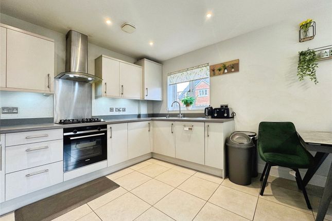 23, Great Stones Way, Aldershot photo 2
