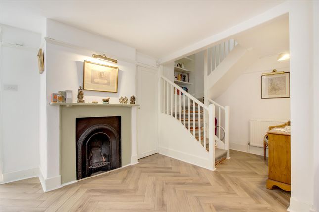 Crown Cottage, 150a, Haverstock Hill, Belsize Park, London photo 2