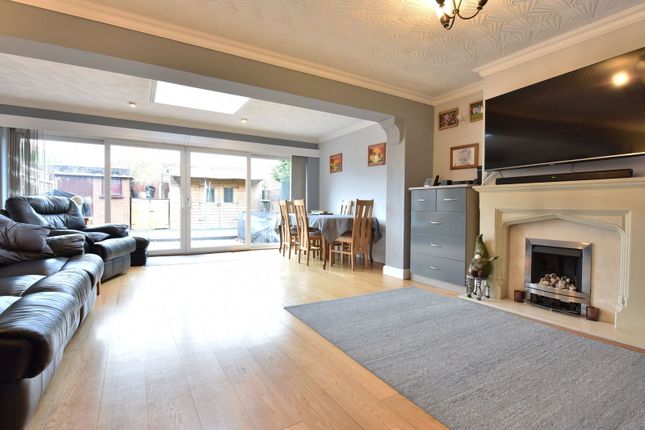 14, Avondale Close, Kingswinford photo 2