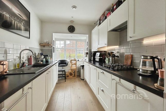 27, Red Cedar Avenue, Hampshire photo 3