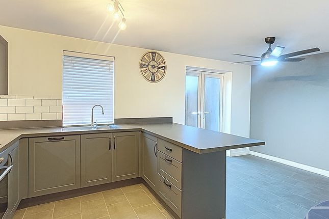 9, Calverton Drive, Southport photo 4