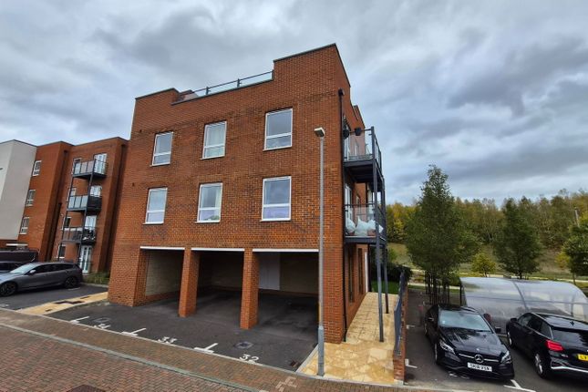 2-bed flat on 38, Lett Lane, Swanscombe, £270,000