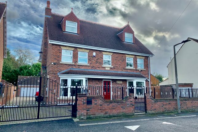 Thumbnail Detached house for sale in Waterside, Thorne, Doncaster