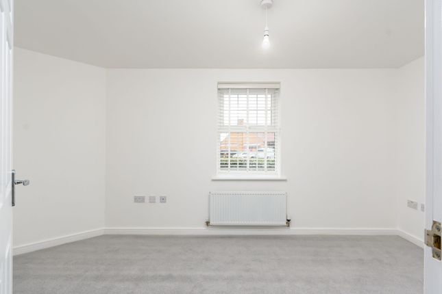 Flat for sale in Vickers Way, Warwick