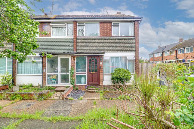 End terrace house for sale in Willow Walk, Hadleigh
