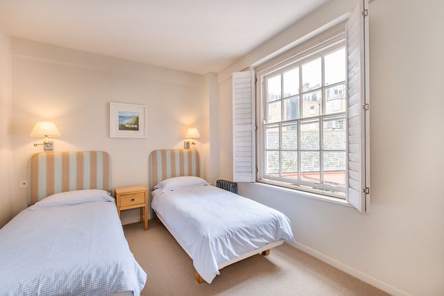 Flat to rent in Tite Street, London