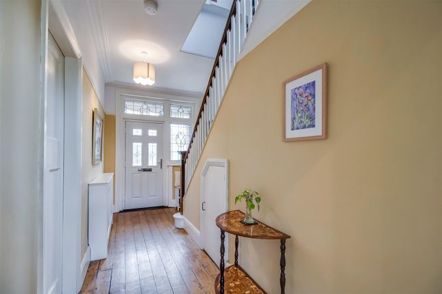 8, Sandal Avenue, Wakefield photo 4