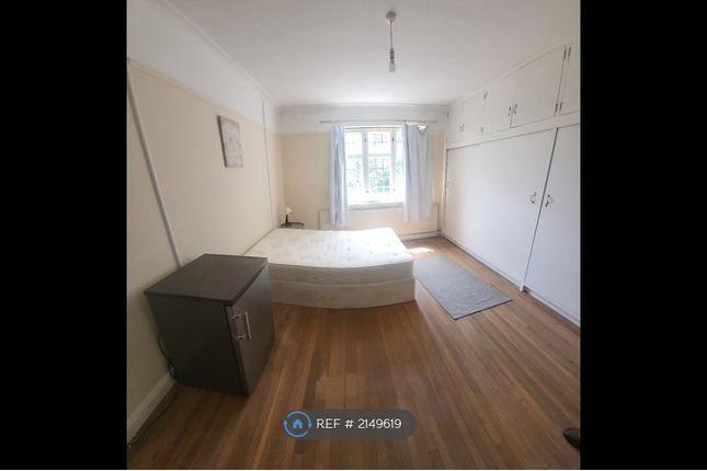 Room to rent in Wyvern Road, Purley