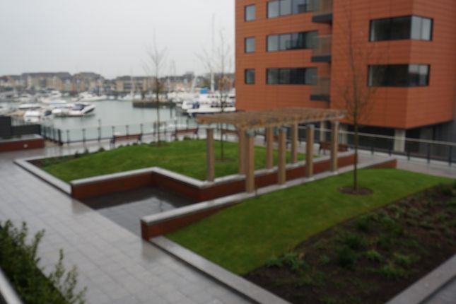 2 bed flat to rent in Admirals Quay, Southampton SO14