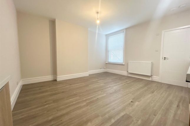 Studio to rent in Poole Road, Bournemouth, Westbourne