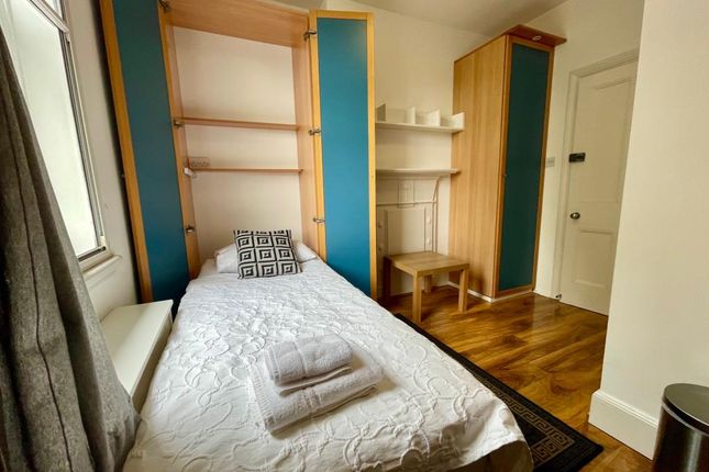 Flat 320, 116 Fulham Palace Road, Hammersmith photo 3