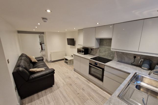 Flat 3a, 183, Kirkstall Lane, Leeds photo 3