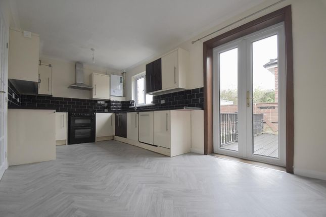 215, Mill Hill Road, Cowes photo 3