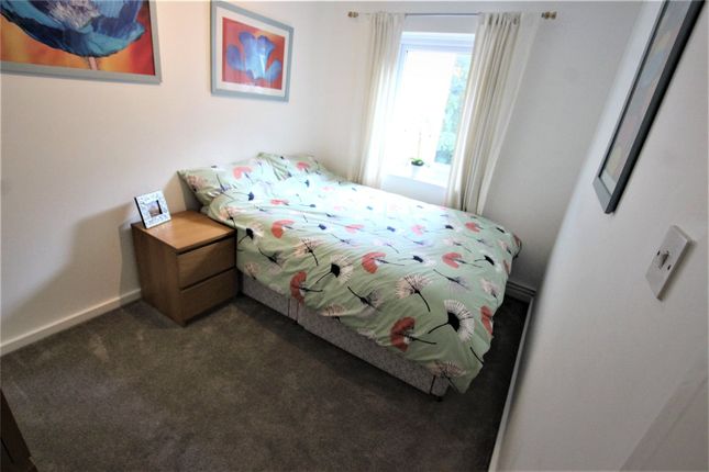 Thumbnail Room to rent in Russia Dock Road, London
