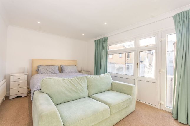 Clarendon Mews, Hyde Park Estate photo 4