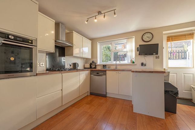 5 Rockfield Rise, Caldicot photo 2