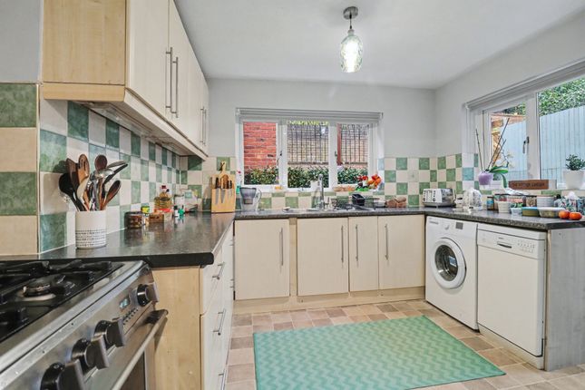 34 Estridge Close, Southampton photo 3