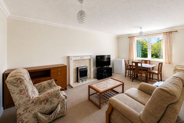 Llewelyn Lodge, Cooden Drive, Bexhill-on-Sea photo 4