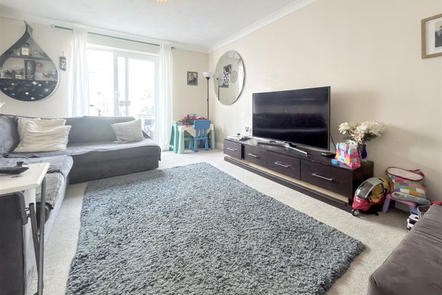 20, Bel Lane, Feltham photo 3