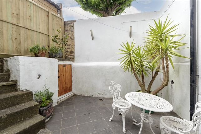 27A, Caxton Road, Shepherd's Bush W12 photo 3