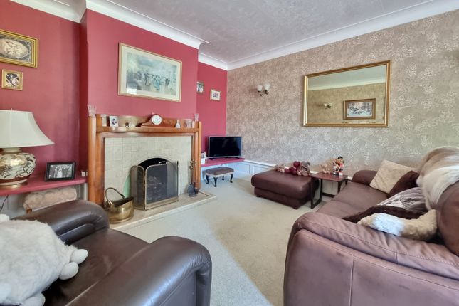 51, Carmarthen Avenue, Portsmouth photo 2