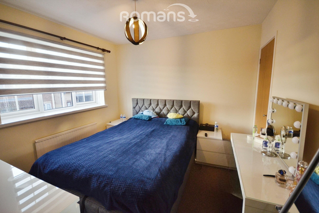 31, Bruce Close, Slough photo 5