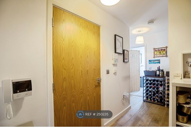 Flat, Howarth House Pelton Road, London photo 3
