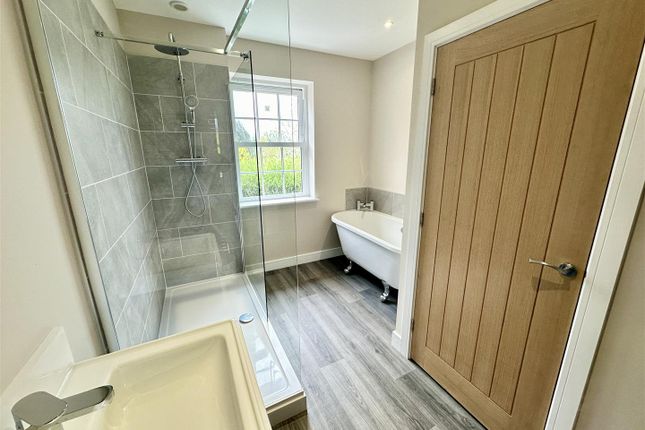 Bathroom.Jpeg
