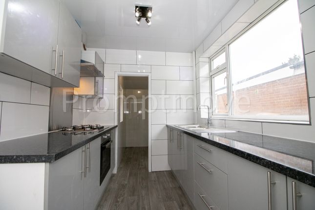 Rosslyn Crescent, Luton photo 4