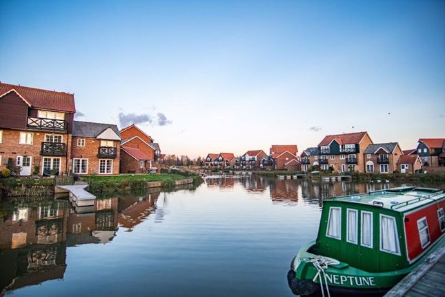 Flat for sale in Marine Approach, Burton Waters, Lincoln