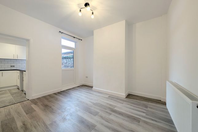 122 Milton Road, Widnes photo 2