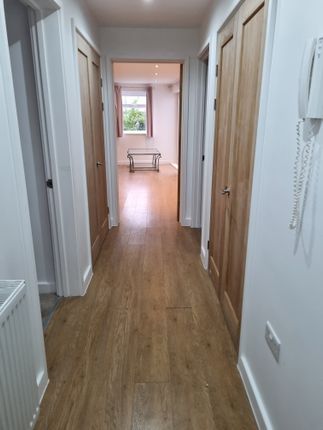 Flat 8, Ocean Views, 31 Mount Wise, CORNWALL, Newquay, 31 Mount Wise, CORNWALL, Newquay, Newquay photo 3