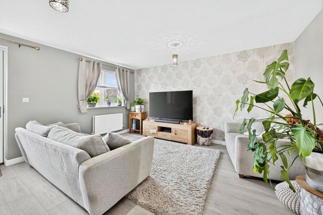 4, Waterfurrows Way, Northampton photo 4