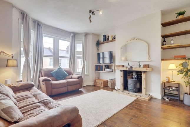 93a, Hainault Avenue, Westcliff-on-sea photo 2
