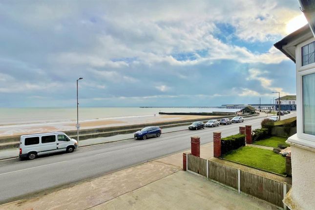 Ven-Ture, Princes Esplanade, Walton-on-the-Naze photo 2