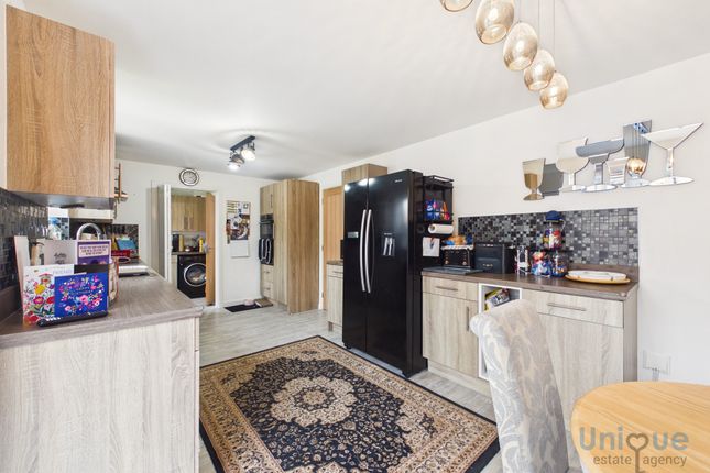 30, Redfern Way, Lytham St. Annes photo 4