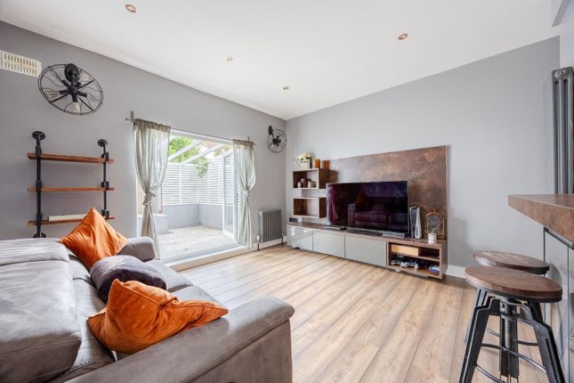 14, Leigh Hall Road, Leigh-On-Sea photo 2
