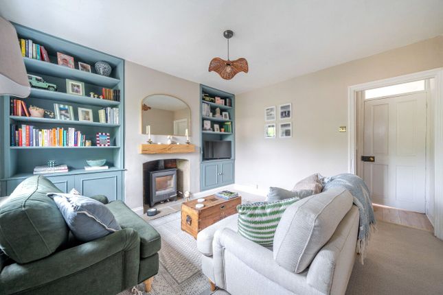 10, Lawnsmead, Guildford photo 2