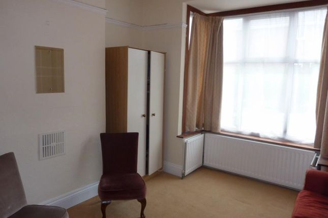 Terraced house to rent in Llewellyn Road, Leamington Spa